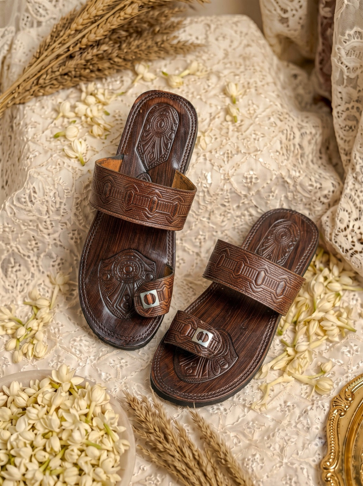 BROWN KOHLAPURIS