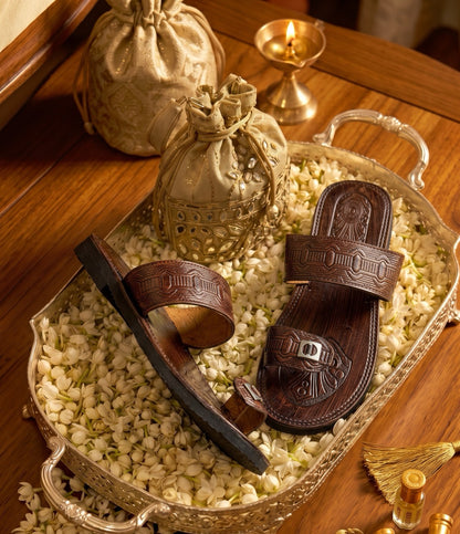 BROWN KOHLAPURIS