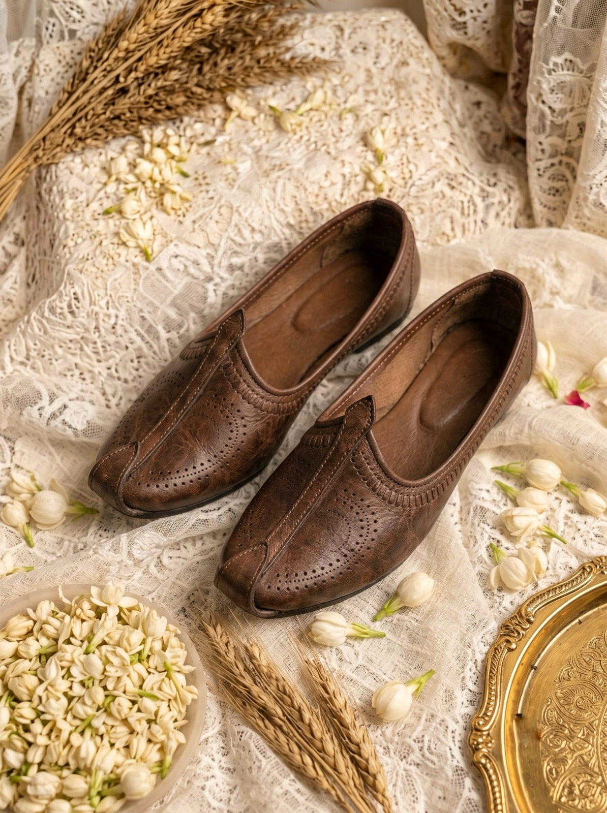 HANDCRAFTED BROWN MOJARI