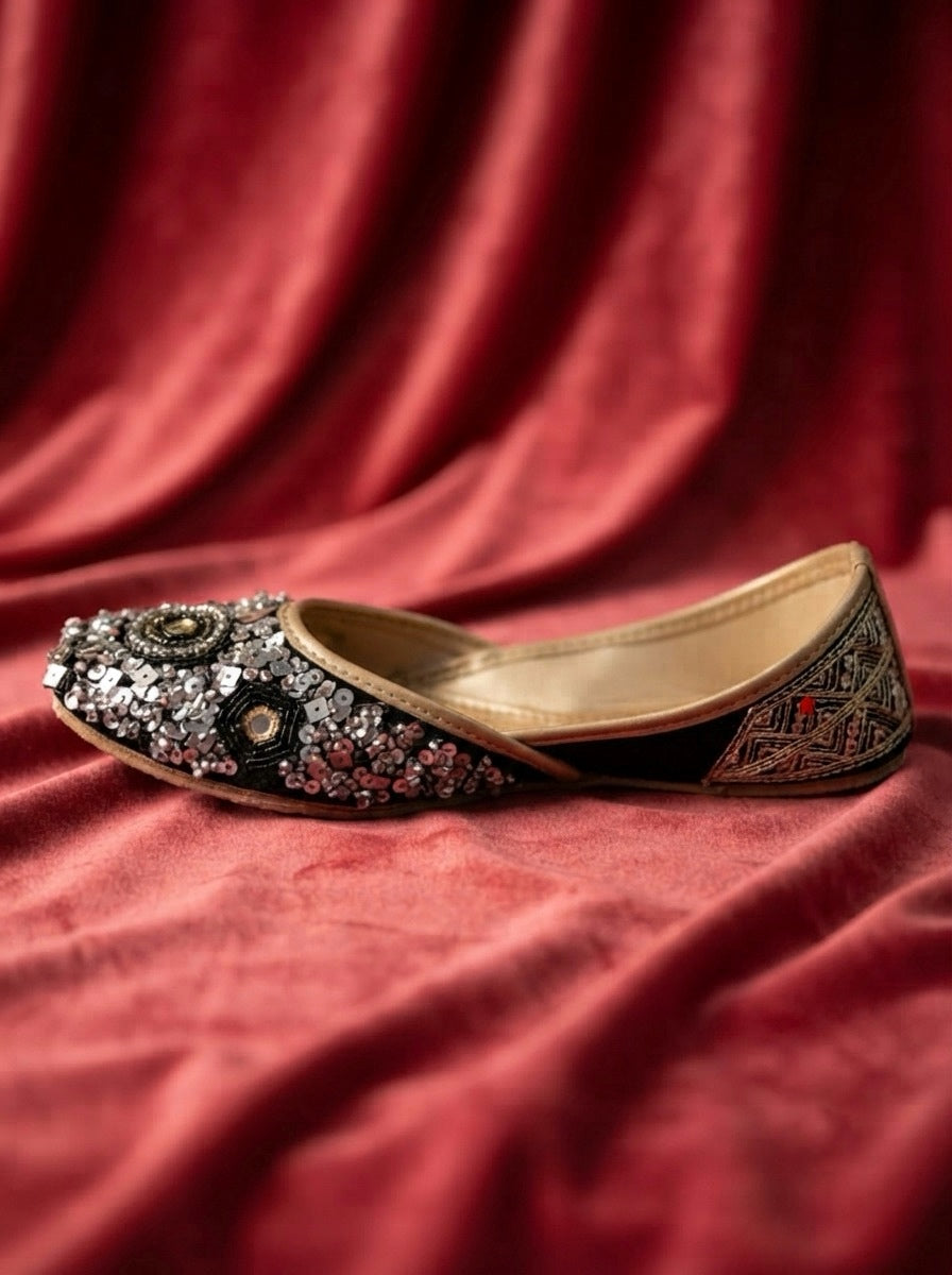 STARRY NIGHTS JUTTI